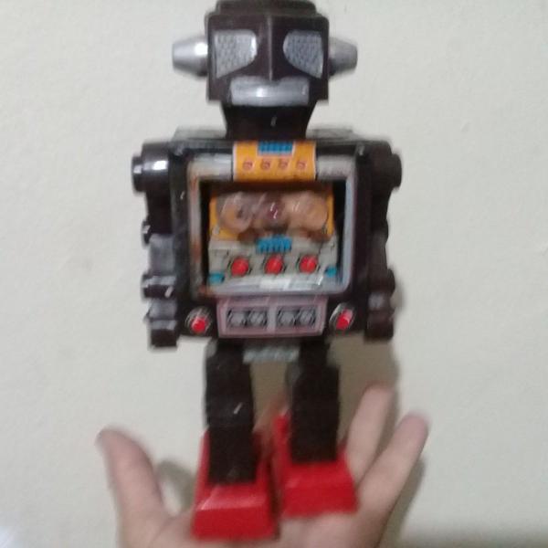 antigo robô decada de 60 japan