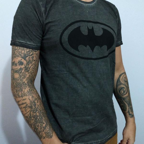 camiseta masculina cinza com estampa do batman nova