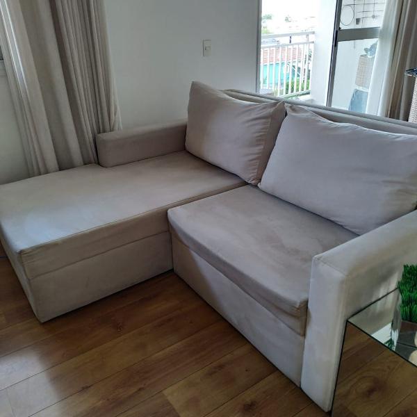 sofá e mesa de vidro