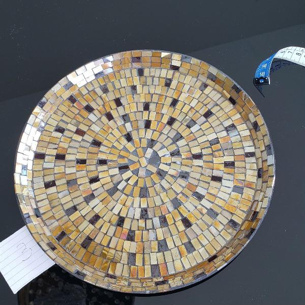 uma bandeja mosaico de vidro 28 cm de diâmetro