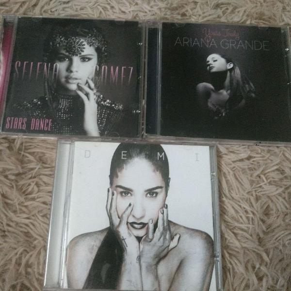 3 CDS: DEMI, Stars Dance-Selena Gomez e Yours Truly-Ariana