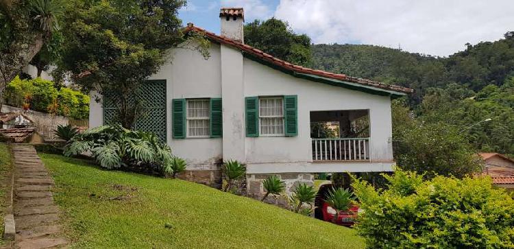 Casa em Nogueira com vista para o lago.