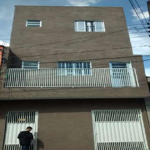 Casa para aluguel possui 50 metros quadrados com 1 quarto em