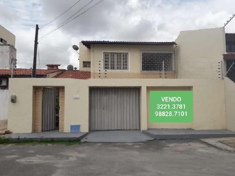 Casa para venda com 275 m² com 4 quartos em Maraponga -