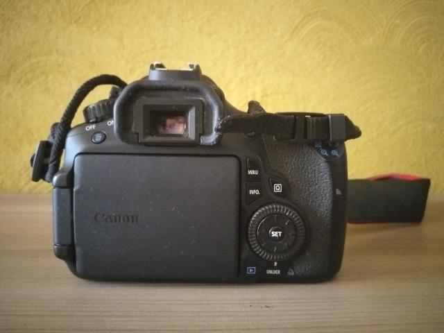 Câmera profissional Canon EOS 60D
