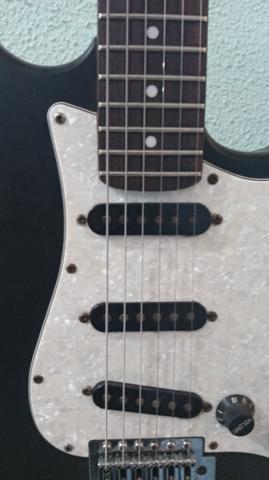Guitarra PHX Modelo Strato