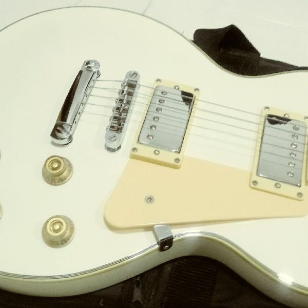 Guitarra Strinberg cor clara