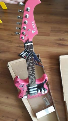 Guitarra eagle rosa em 12x