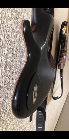 Guitarra semi-acustica top luthier. 700