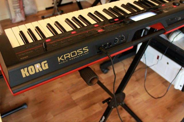 Korg kross+ pedal+ suporte