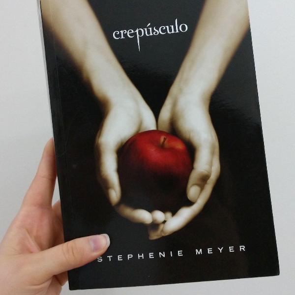 Livro Crepúsculo em ótimo estado de conservação