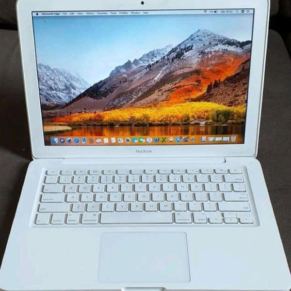 MACBOOK WHITE