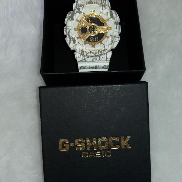 Relógio G-Shock Ga 110 mw Branco e Dourado