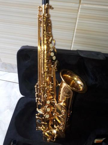 Saxofone alto condor dourado