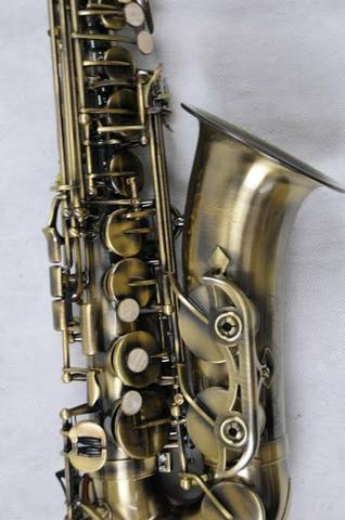 Saxofone alto shelter envelhecido