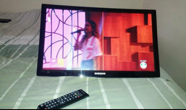 Tv Smart Samsung 24 Polegadas Conversor interno Com controle