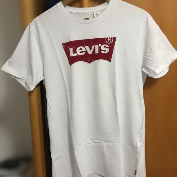 camiseta levis branca com logo