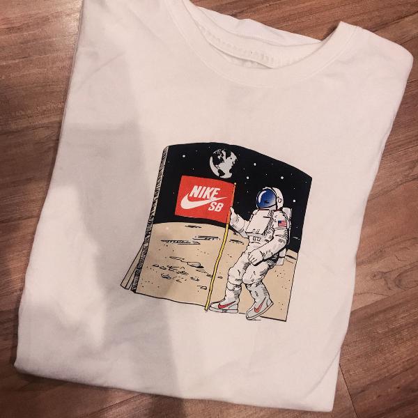 camiseta nike astronauta