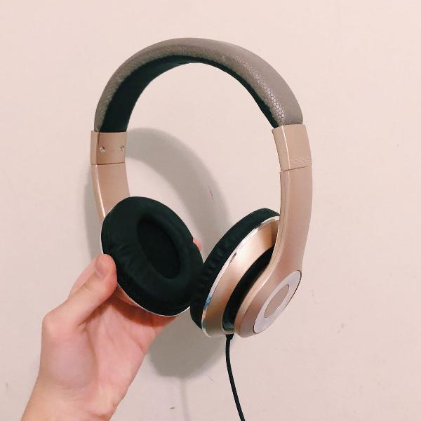 headphone dourado