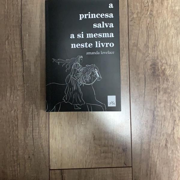 livro - a princesa salva a si mesma neste livro