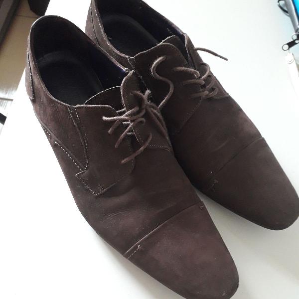sapato camurça marron