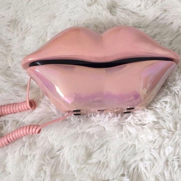 telefone formato de boca - cor rosa
