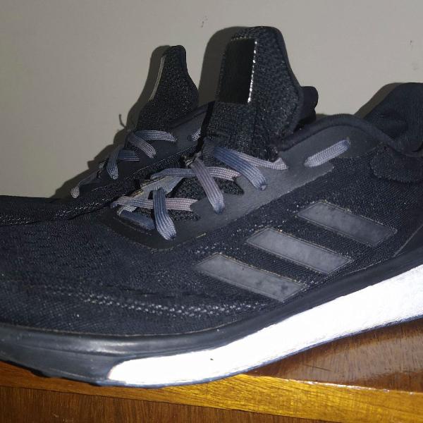 tênis Adidas boost