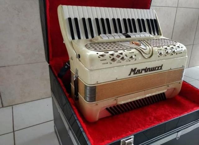 Acordeon marinucci 120 baixos branca