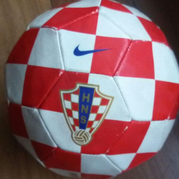 Bola futebol Nike original Croácia semi nova ok