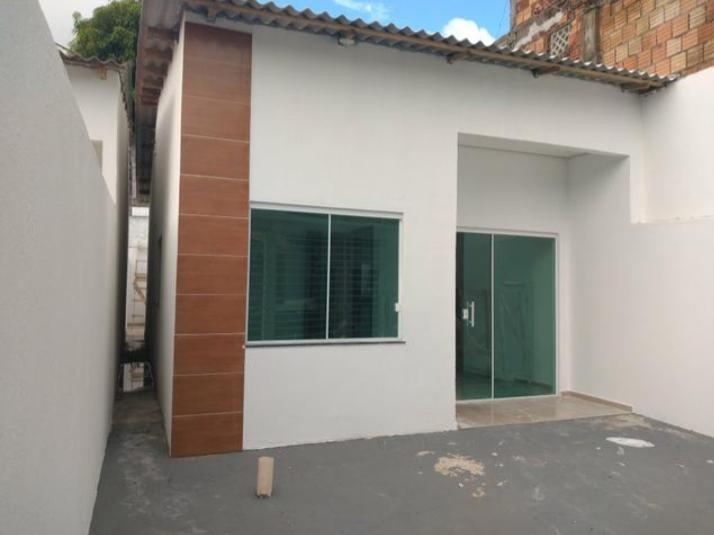Casas com 03 quartos sendo 01 suíte com excelente