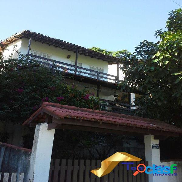 Excelente Casa Duplex com 3 quartos no Cond Bosque do Peró
