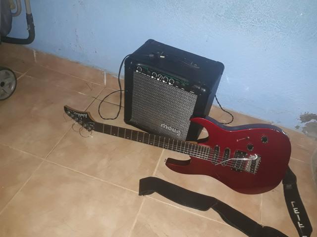 Guitarra com caixa