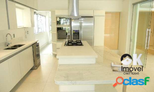 Semi mobiliado: 240m², 3 suítes e 3 vagas –