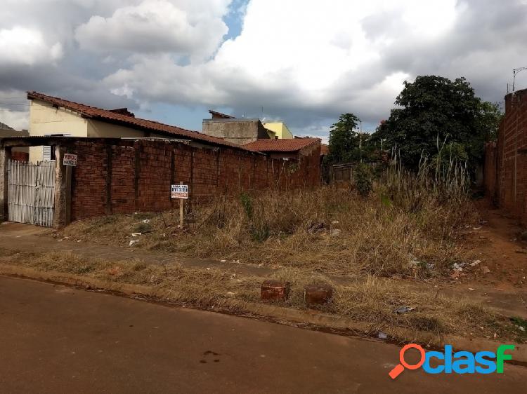 Terreno no asfalto na Pousada da Esperança