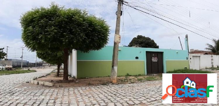 Vende-se uma boa Casa de Esquina no bairro Van Rosado