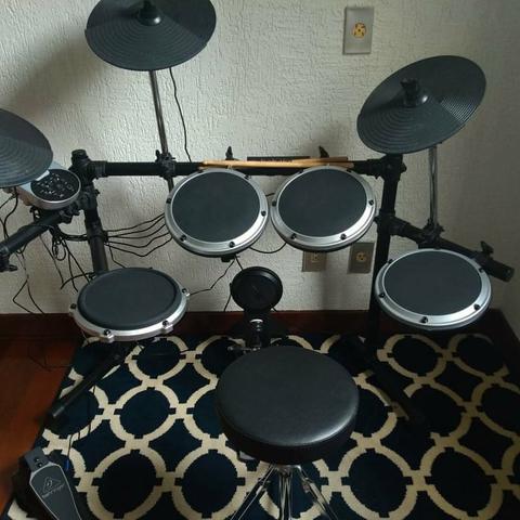 Vendo bateria eletrônica Berhinger