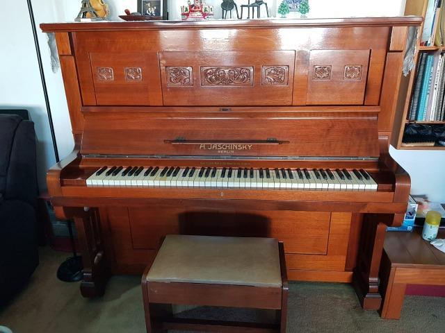 Vendo piano alemão c/ teclas marfim elefante valor