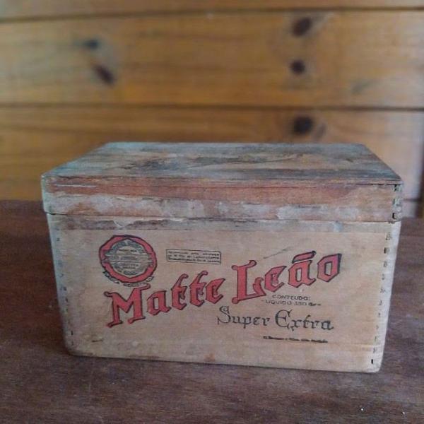 antiga caixa (embalagem) da tradicional marca mate leão