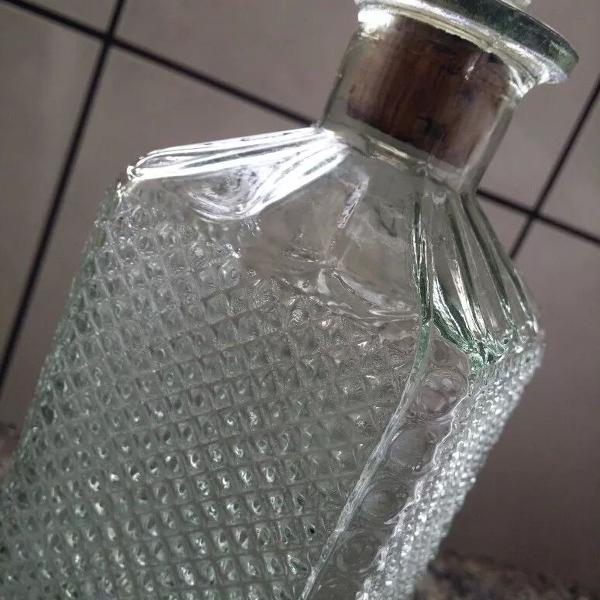 garrafa de vidro bico de jaca