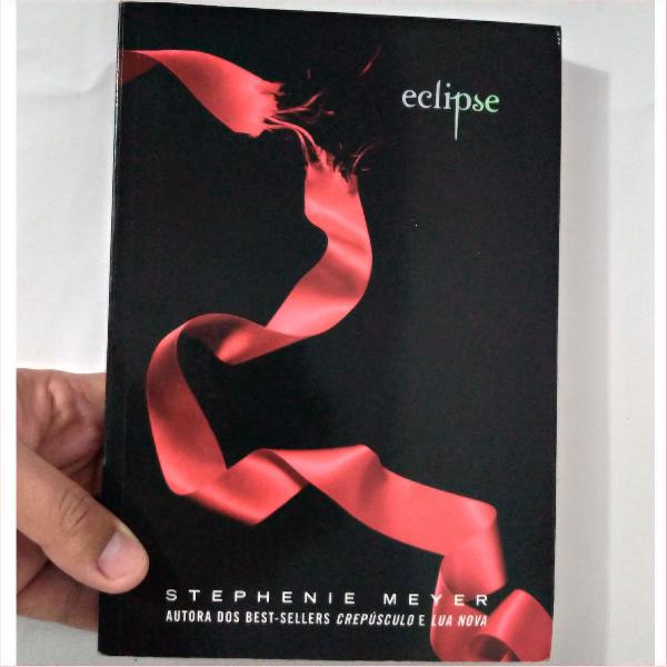 livro da saga crepúsculo eclipse - stephenie meyer - usado