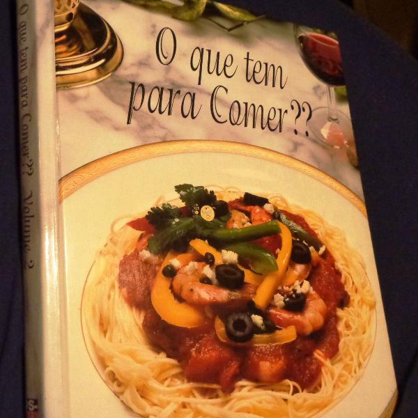 livro sobre culinária - titulo: o que tem para comer?volume
