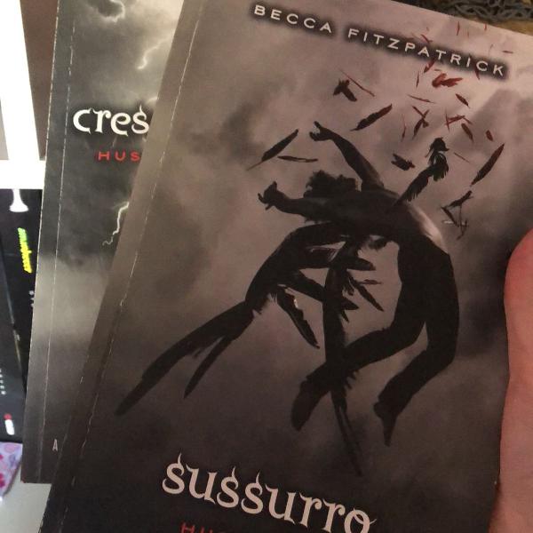 livros sussurro e crescendo