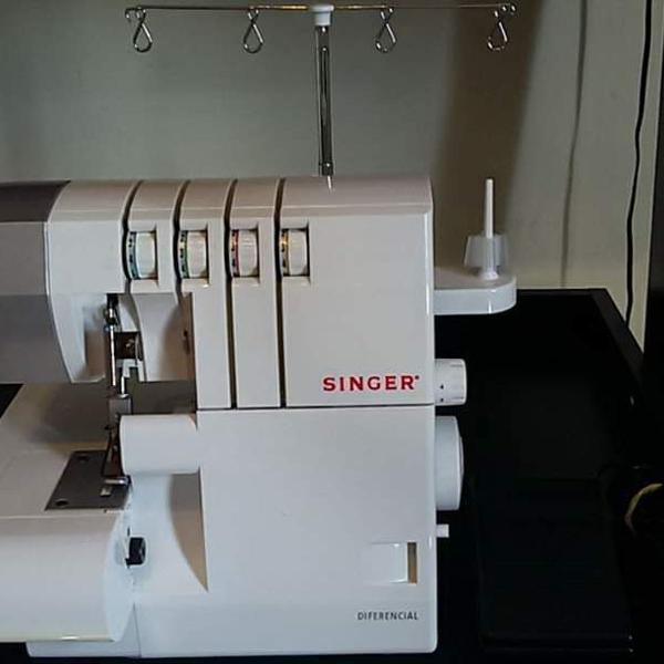 máquina de costura ultralock singer 127 v