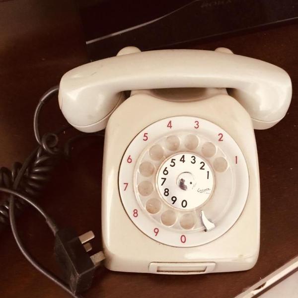 telefone antigo super charmoso em baquelite