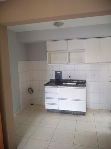 Aluga-se apartamento com condomínio