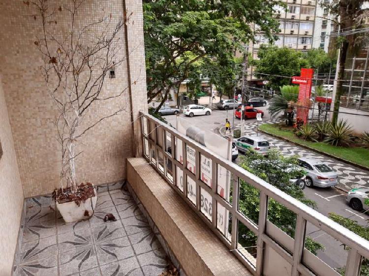 Apartamento em Santos ,2 dormitórios frente com sacada ,
