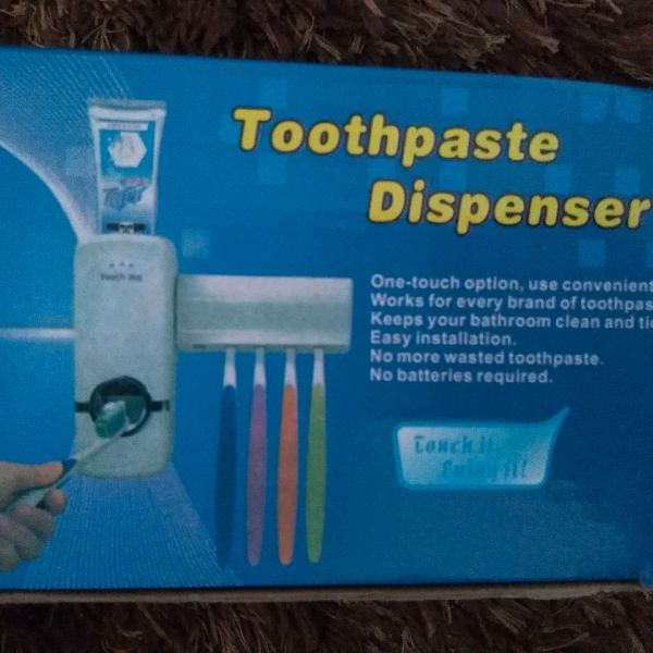 Dispenser de creme dental com suporte para escovas