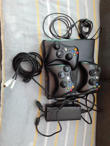 Xbox 360 com 3 controles bloqueado