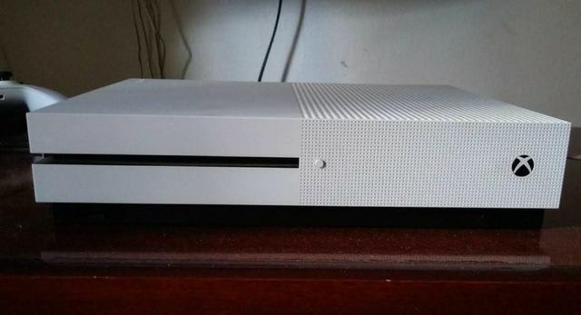 Xbox One S - 500 GB *Verificar Descrição