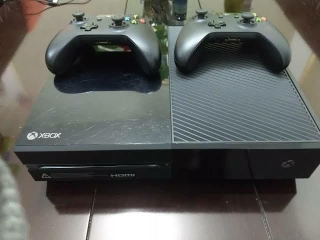 Xbox one 500 gb 2 Contr + HD EXT